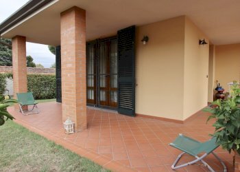 vendesi villa ristrutturata con giardino IMG_8240. - Villa Via delle Ville Prima, Lucca - foto 3