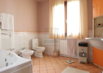 vendesi villa ristrutturata con giardino IMG_8215. - Villa Via delle Ville Prima, Lucca - foto 12