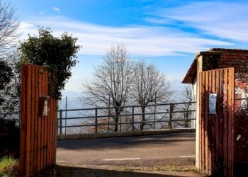 Ingresso carraio - Villa via Scalini 38, Brunate - foto 4