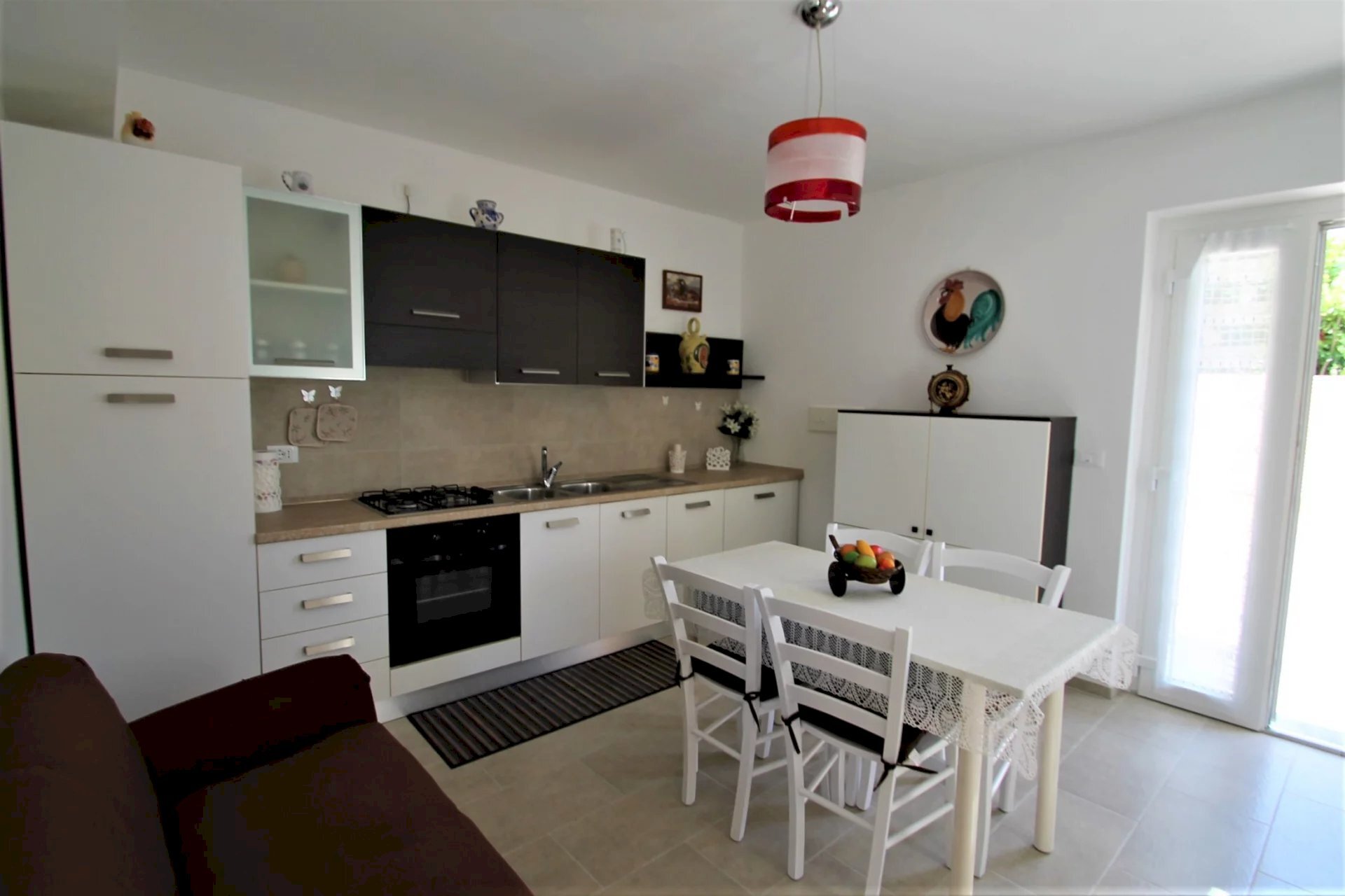 soggiorno con monoblocco cucina a vista - Semi-detached Villa Via Varese 18., Loano - photo 1