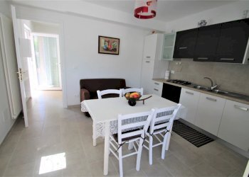 soggiorno con monoblocco cucina a vista - Semi-detached Villa Via Varese 18., Loano - photo 4