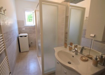 bagno finestrato con doccia - Semi-detached Villa Via Varese 18., Loano - photo 15