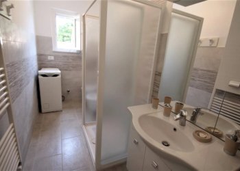bagno finestrato con doccia - Semi-detached Villa Via Varese 18., Loano - photo 17