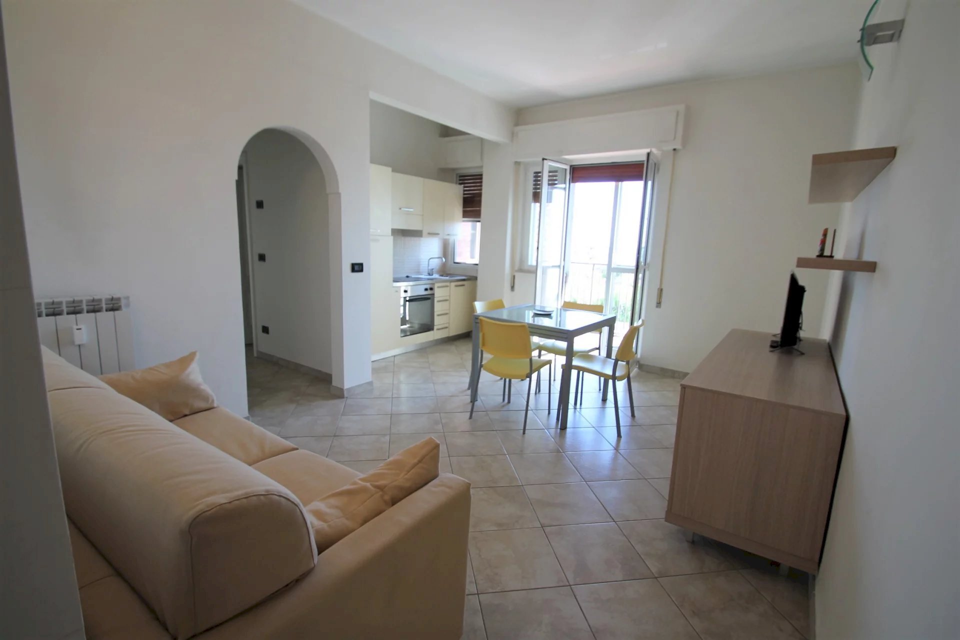 Soggiorno living - Two-room apartment Corso Europa 37., Borghetto Santo Spirito - photo 3