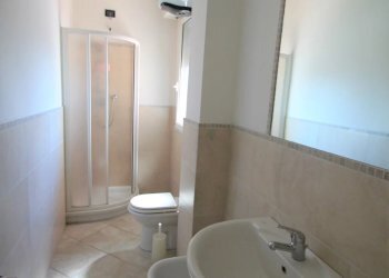 Bagno finestrato con doccia - Bilocale Corso Europa 37., Borghetto Santo Spirito - foto 15