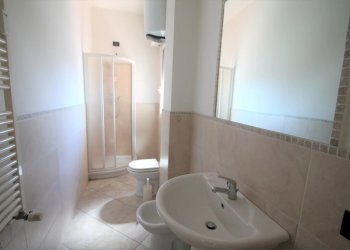 Bagno finestrato con doccia - Bilocale Corso Europa 37., Borghetto Santo Spirito - foto 16