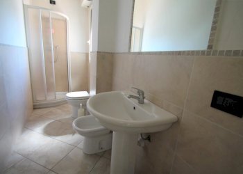 Bagno finestrato con doccia - Bilocale Corso Europa 37., Borghetto Santo Spirito - foto 18