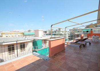 terrazza vivibile e attrezzata - Attico Via ponti 15., Borghetto Santo Spirito - foto 16