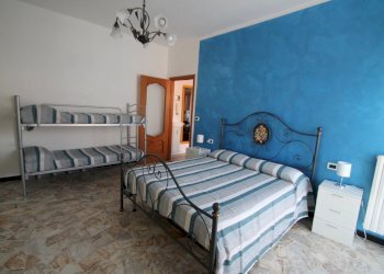 camera da letto - Bilocale Corso Europa 31., Borghetto Santo Spirito - foto 8