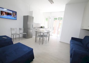 zona giorno/notte - Monolocale Corso Leonardo da Vinci 6., Borghetto Santo Spirito - foto 2