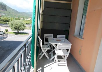 balcone attrezzato con tenda da sole - Monolocale Corso Leonardo da Vinci 6., Borghetto Santo Spirito - foto 16