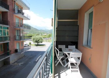 balcone attrezzato con tenda da sole - Monolocale Corso Leonardo da Vinci 6., Borghetto Santo Spirito - foto 17