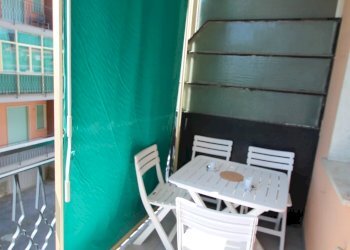 balcone attrezzato con tenda da sole - Monolocale Corso Leonardo da Vinci 6., Borghetto Santo Spirito - foto 18