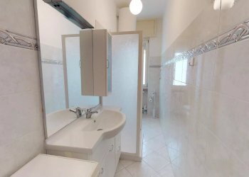 bagno con doccia - Bilocale Via Parioli 11., Borghetto Santo Spirito - foto 13