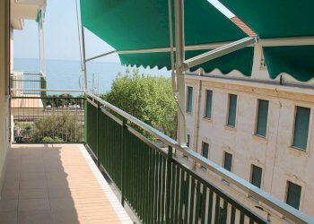 Balcone attrezzato di tende da sole - Trilocale Via Marco Polo 3., Loano - foto 17