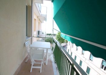 Balcone attrezzato di tende da sole - Trilocale Via Marco Polo 3., Loano - foto 20