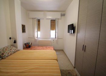 camera da letto - Trilocale Lungomare Matteotti 11., Borghetto Santo Spirito - foto 13