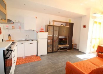 soggiorno living con monoblocco cucina - Bilocale Corso Europa 39., Borghetto Santo Spirito - foto 4