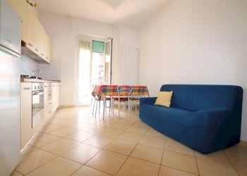 soggiorno living con monoblocco cucina - Bilocale Corso Europa 31., Borghetto Santo Spirito - foto 6