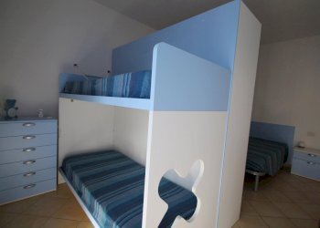 letto a castello in camera matrimoniale - Bilocale Corso Europa 31., Borghetto Santo Spirito - foto 12