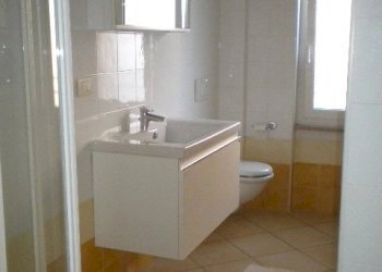 bagno con doccia - Bilocale Corso Europa 31., Borghetto Santo Spirito - foto 13