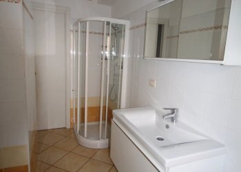 bagno con doccia - Bilocale Corso Europa 31., Borghetto Santo Spirito - foto 14