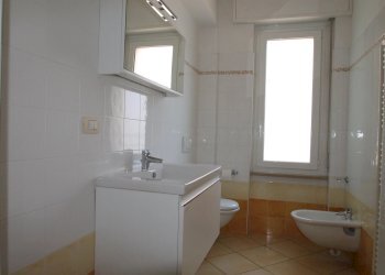 bagno con doccia - Bilocale Corso Europa 31., Borghetto Santo Spirito - foto 15