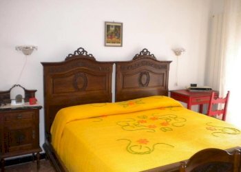 camera da letto - Bilocale Corso Europa 33., Borghetto Santo Spirito - foto 11