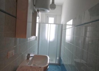 bagno con doccia - Bilocale Via Firenze 1., Borghetto Santo Spirito - foto 12