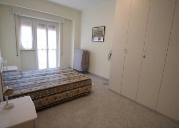 camera matrimoniale - Bilocale Corso Europa 37., Borghetto Santo Spirito - foto 10