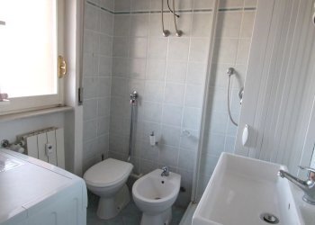 bagno con finestra - Monolocale Via Termini Imerese 4., Borghetto Santo Spirito - foto 7