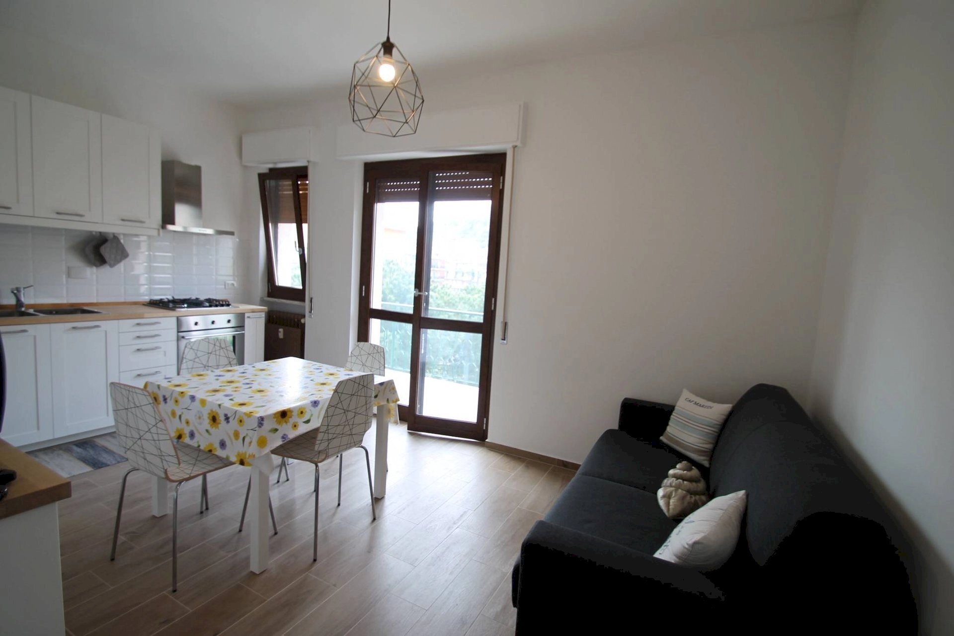 soggiorno con divano letto - Bilocale Corso Raffaello 9., Borghetto Santo Spirito - foto 1