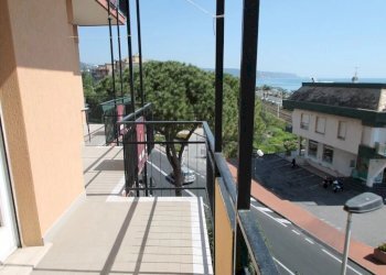 balcone - Three-room apartment Via Montevideo 1., Borghetto Santo Spirito - photo 19
