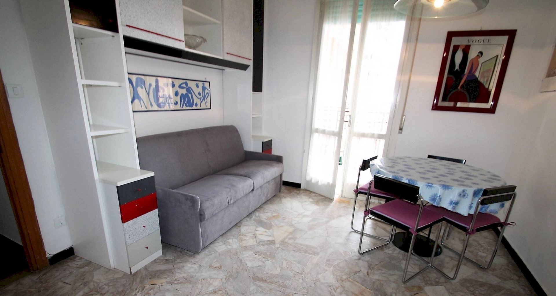 soggiorno con divano letto - Three-room apartment Corso Europa 31., Borghetto Santo Spirito - photo 3