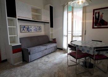 soggiorno con divano letto - Trilocale Corso Europa 31., Borghetto Santo Spirito - foto 2