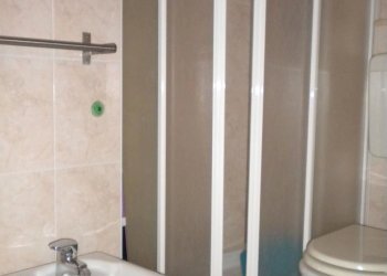 bagno con doccia - Bilocale Corso Europa 31., Borghetto Santo Spirito - foto 17