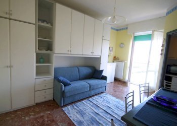 zona giorno/notte - One-room apartment Via Ticino 12., Borghetto Santo Spirito - photo 7