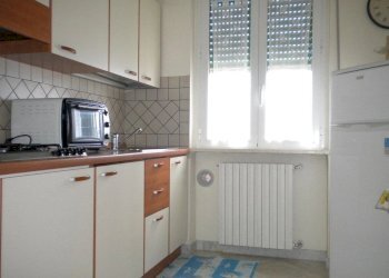 cucina abitabile con monoblocco - Trilocale Corso Europa 31., Borghetto Santo Spirito - foto 8