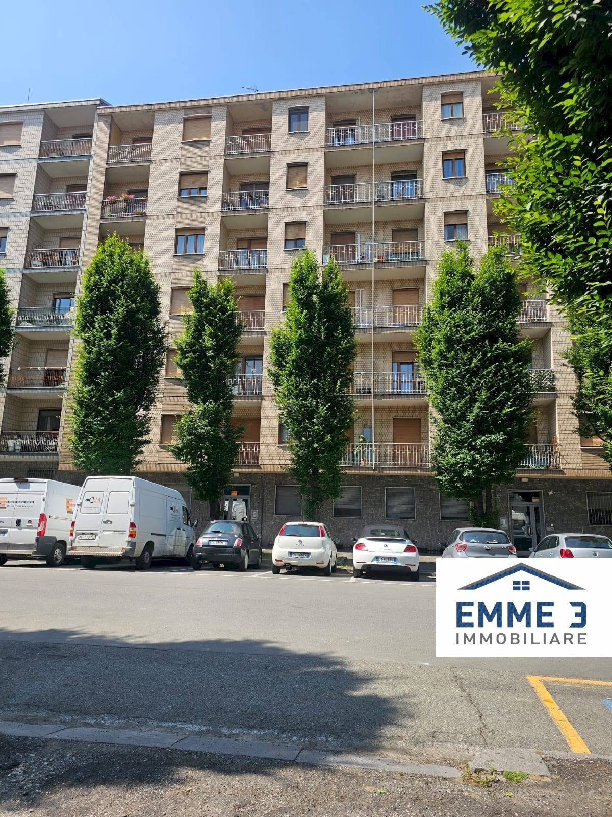 Three-room apartment Via Medaglie D'oro, Alessandria - photo 1