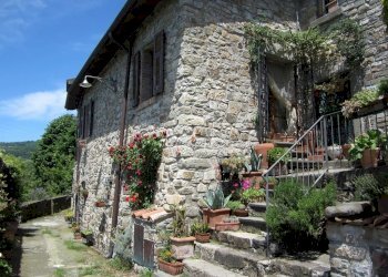 esterno (Copia).JPG - Casa semi indipendente Bagnone - foto 1