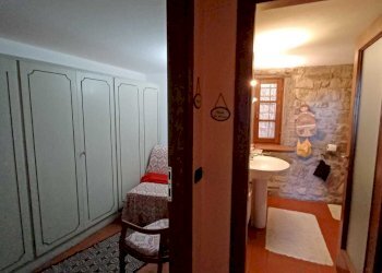 guardaroba + bagno.jpg - Casa semi indipendente Bagnone - foto 9