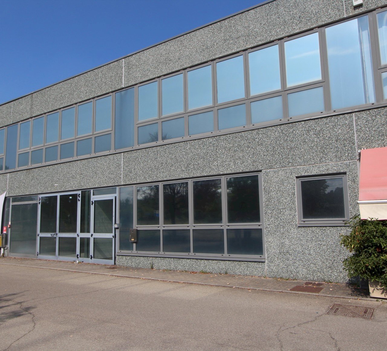 IMG_1859.JPG - Show room Via Muzza, Valsamoggia - foto 1