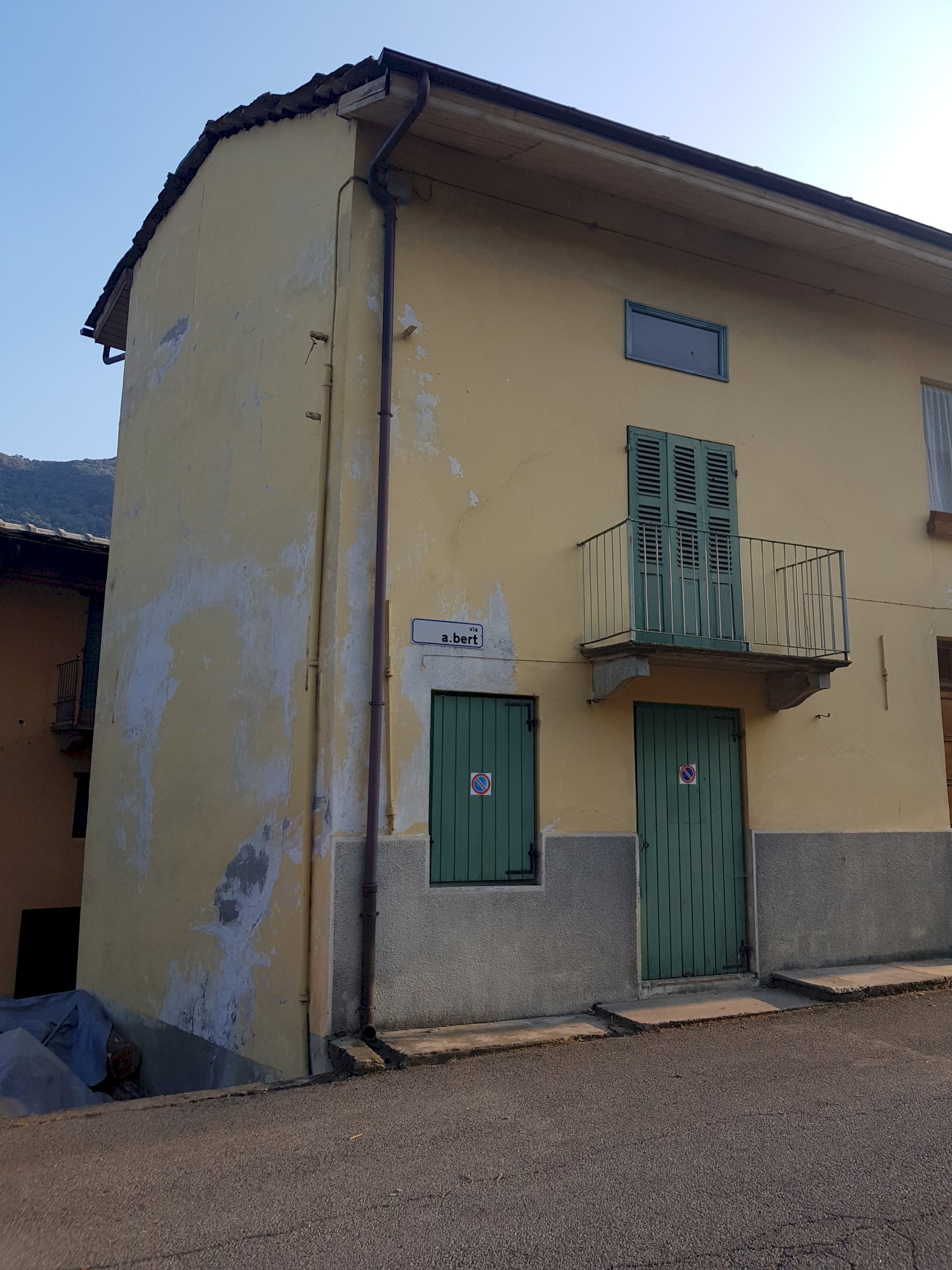 Portion of a house Via Amedeo Bert, 1, Torre Pellice - photo 1