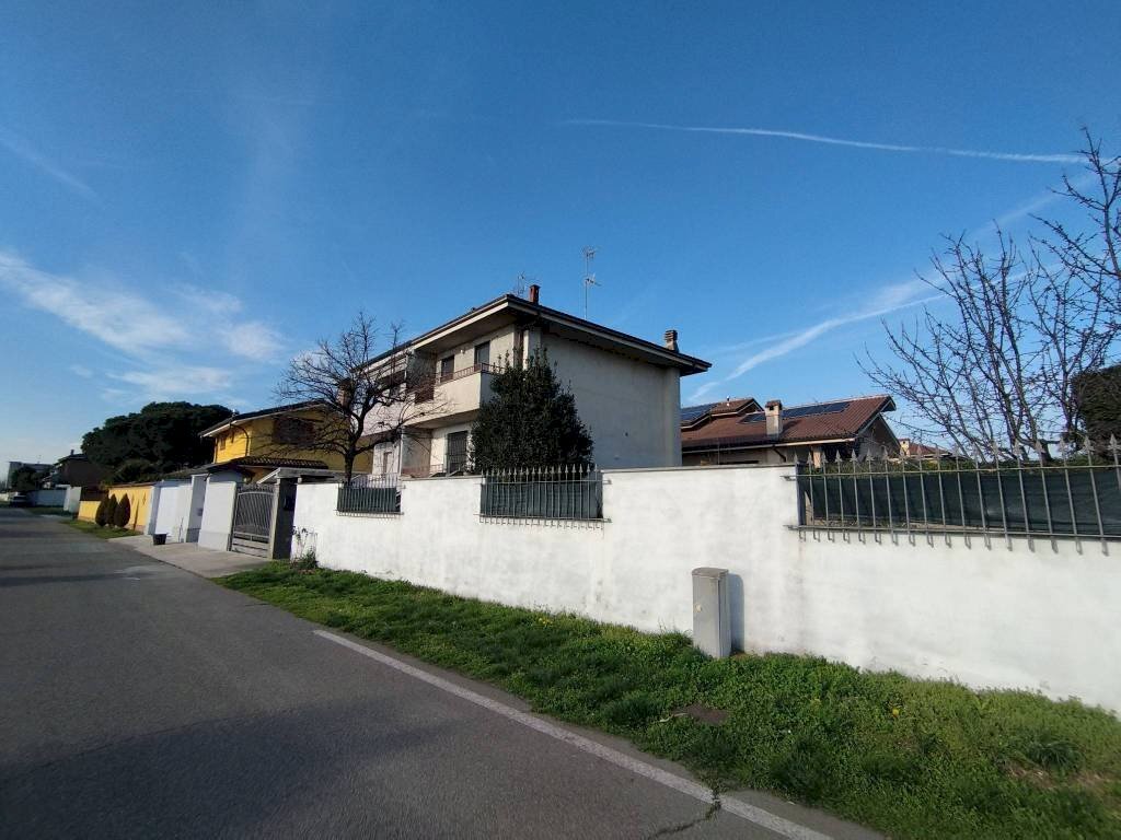 Villa via Giacomo Zanella, 150, Parabiago - foto 2