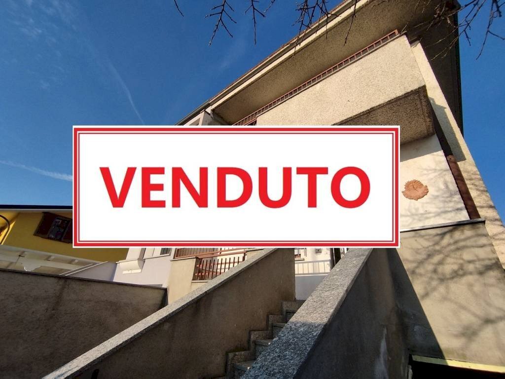 Villa via Giacomo Zanella, 150, Parabiago - foto 1