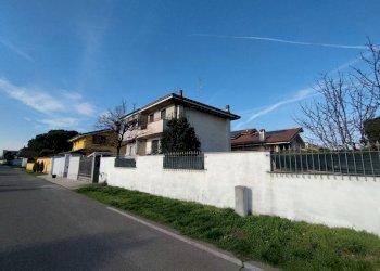 Villa via Giacomo Zanella, 150, Parabiago - foto 2