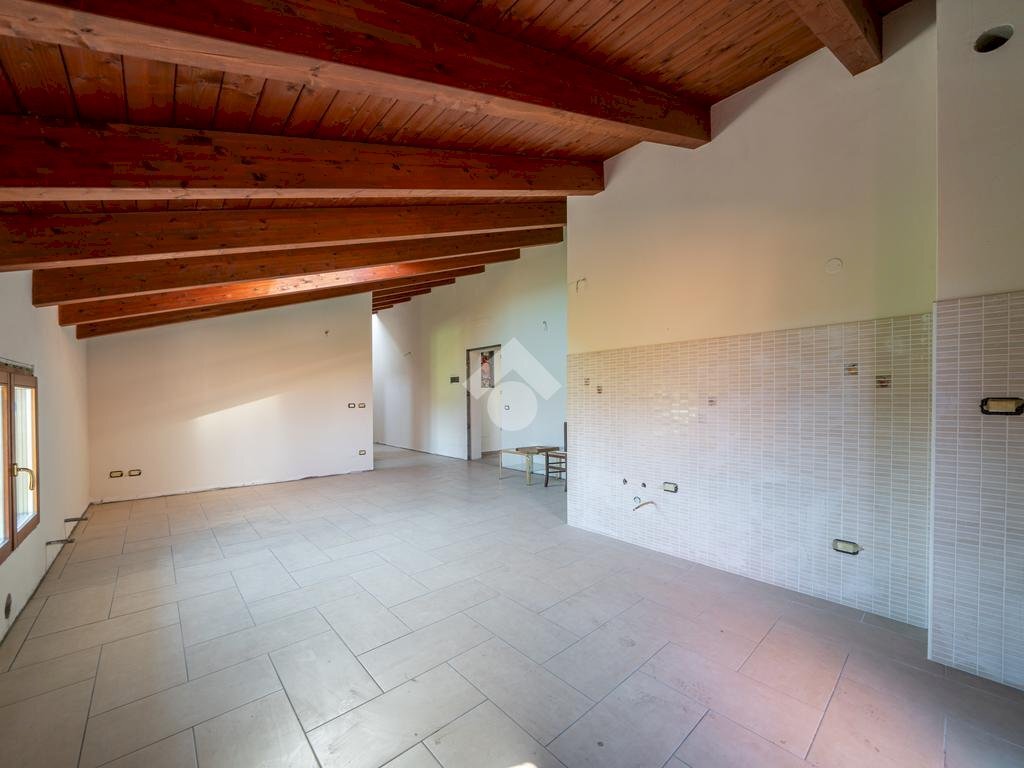 Attic Via Peschiera, Castelnovo di Sotto - photo 1