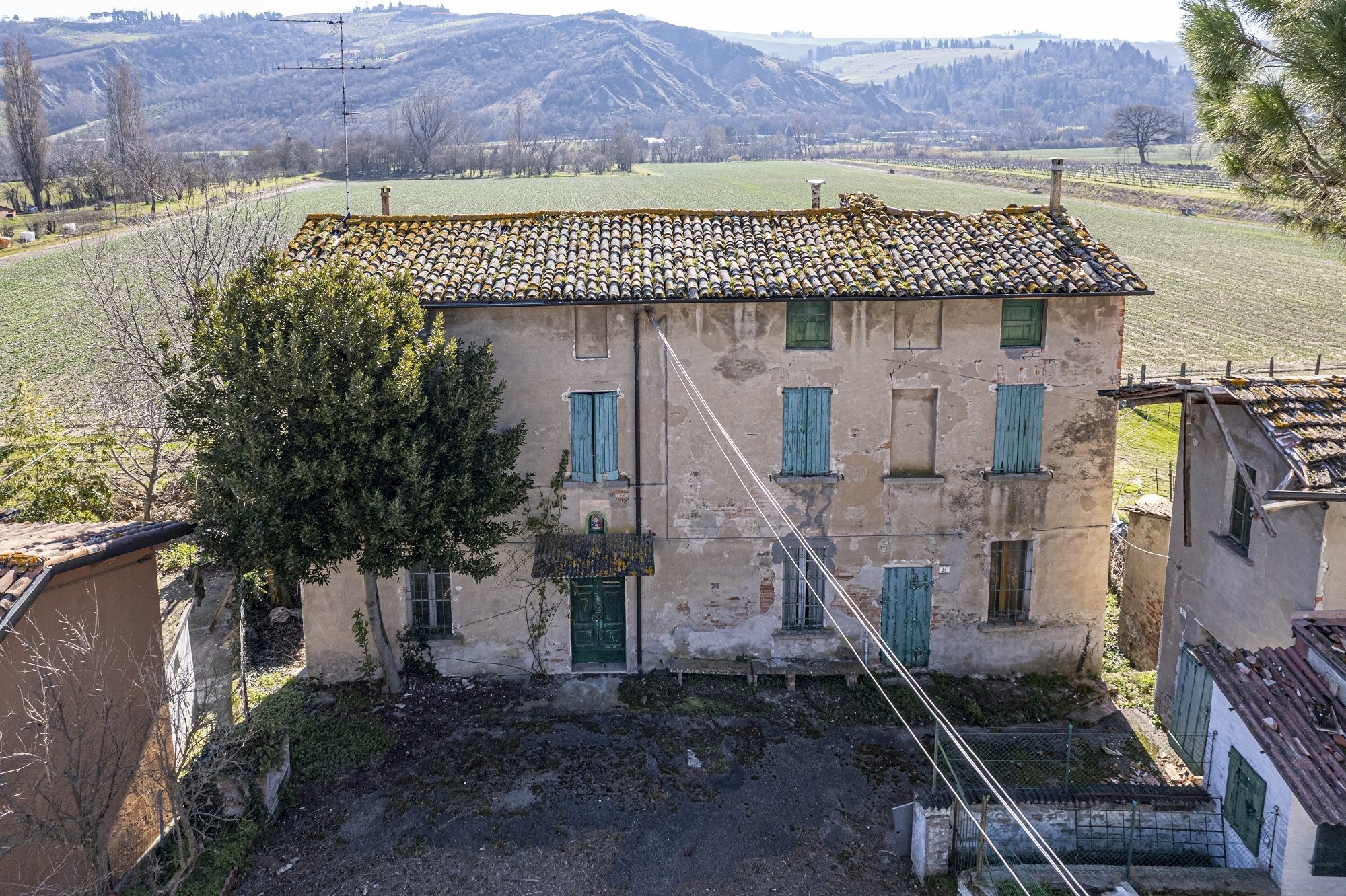 Three-family Villa Imola - photo 1