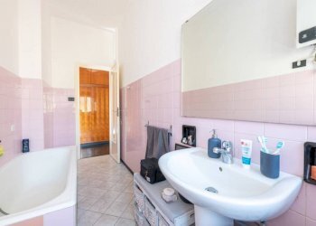 Bagno - Four-room apartment via Posalunga, 34, Genova (neighborhood Borgoratti) - photo 16