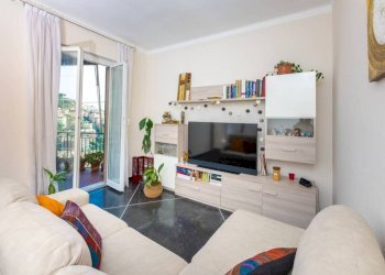 Soggiorno - Four-room apartment via Posalunga, 34, Genova (neighborhood Borgoratti) - photo 1